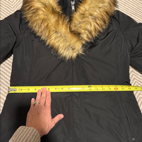 Babaton Black Puffer Coat with Faux Fur Trim Aritzia - Picture 8 of 11